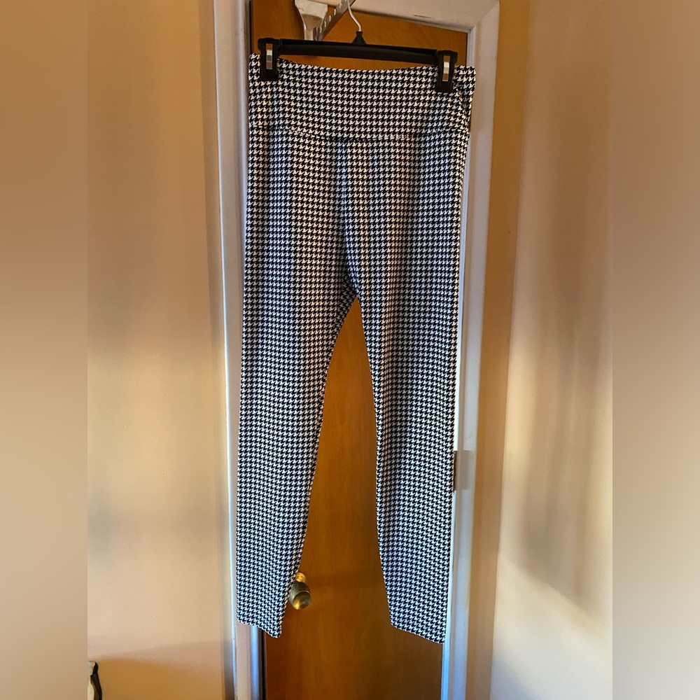 New with tags Lou & Grey stretch pants